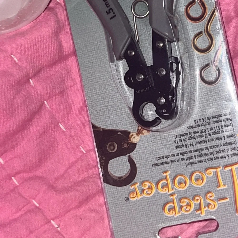 Golden DNA Blockchain Kryptonite Beadsmith LoopRite Pliers with Gold Bead Chain